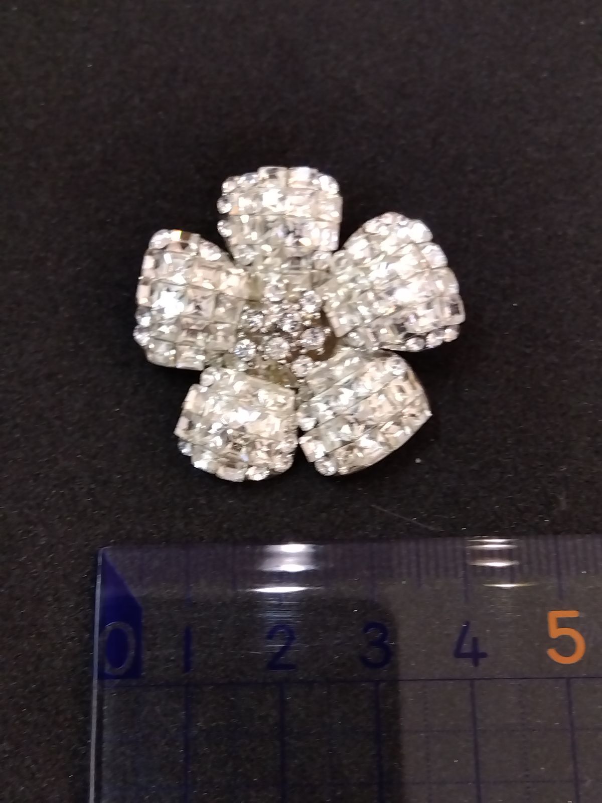 M17 フォクシー FOXEY 26645 フルールブローチ FLEUR 現行品 参考定価
