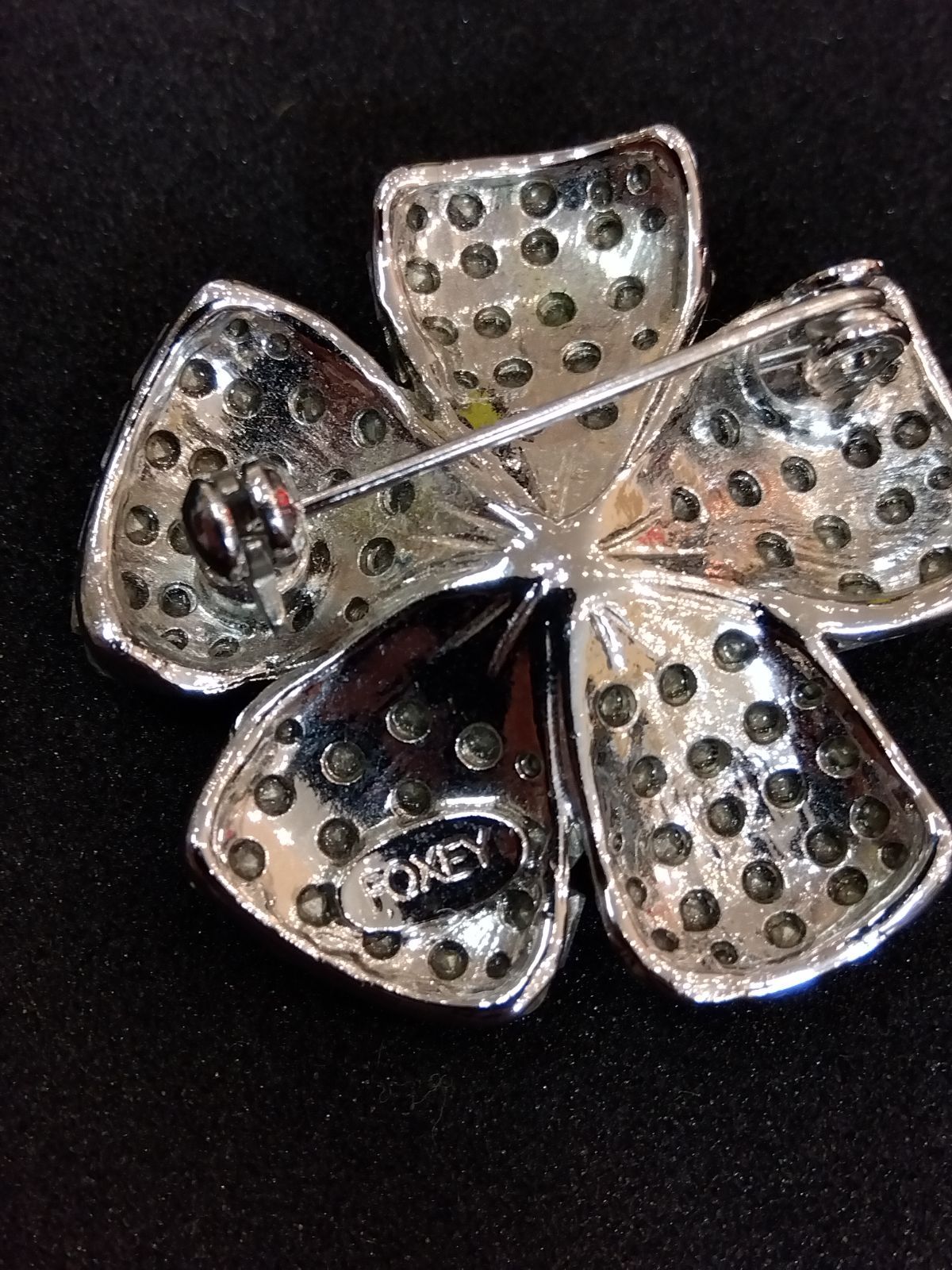 M17 フォクシー FOXEY 26645 フルールブローチ FLEUR 現行品 参考定価