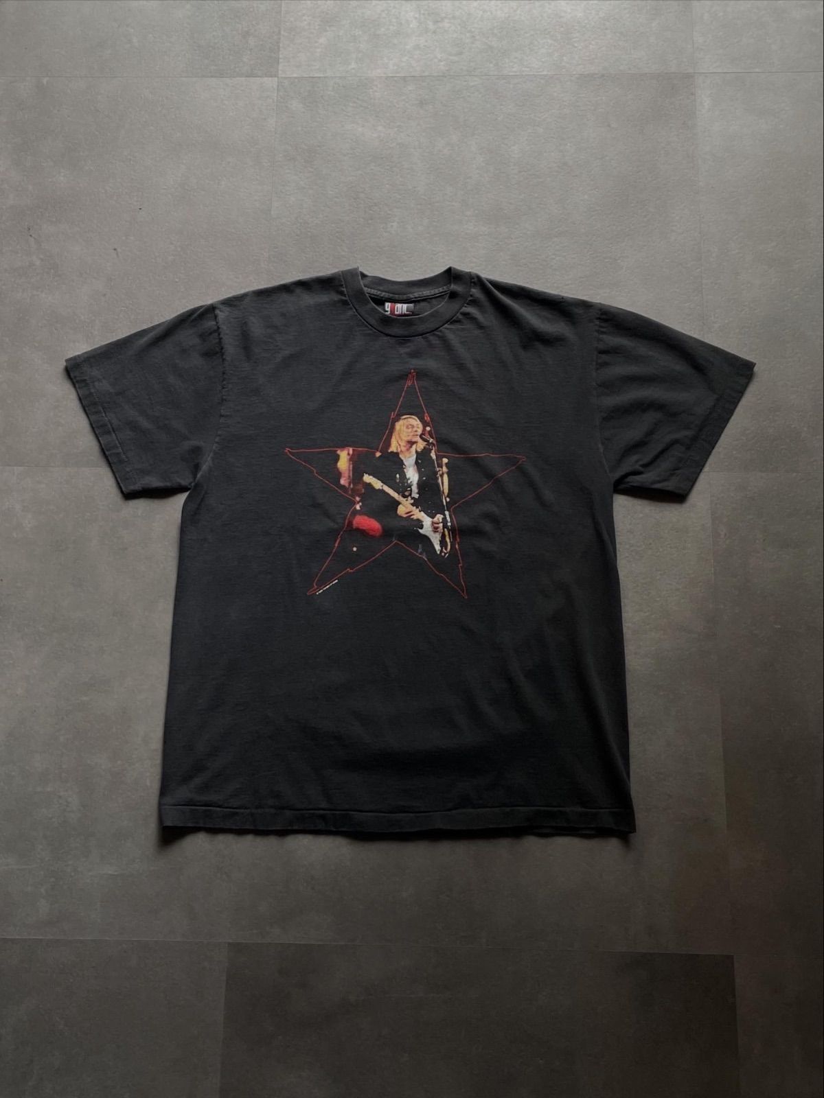NIRVANA IN UTER Giant カードコバーン usa製 古着 90s GIANT カートコバーン メモリアル スター ニルヴァーナ Tシャツ