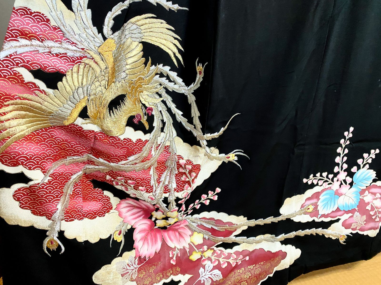 黒留袖 五つ紋 比翼仕立て 鳳凰 刺繍 ポリエステル100 中古）黒留袖 黒 フォーマル ちりめん 五つ紋 総刺繍 文箱 扇 霞 牡丹
