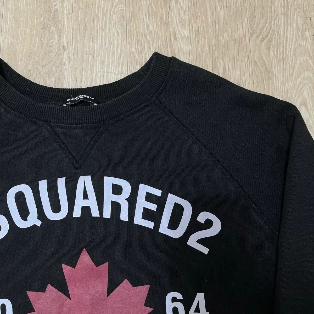 DSQUARED2 ディースクエアード2 メイプル リーフ ロゴ クルーネック