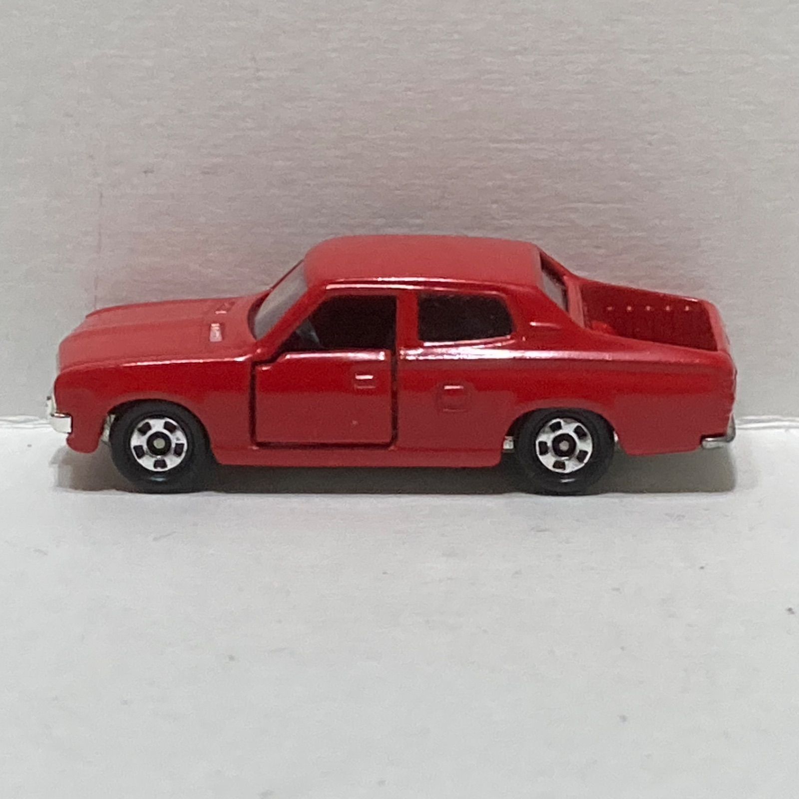 トミカ】日産 ダットサン ピックアップ トラック (620型) トミカくじⅢ