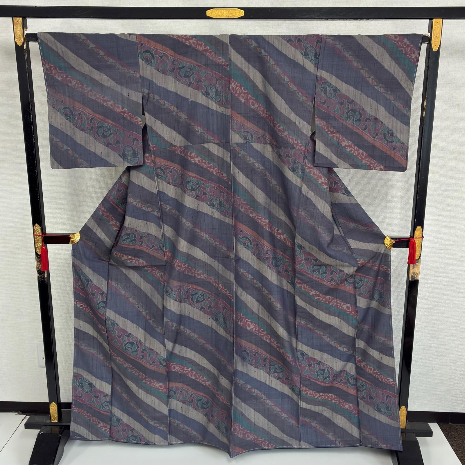 生紬 正絹 裄65 しつけ糸 斜めの染め 花草 袷 着物 MK-7838 - メルカリ