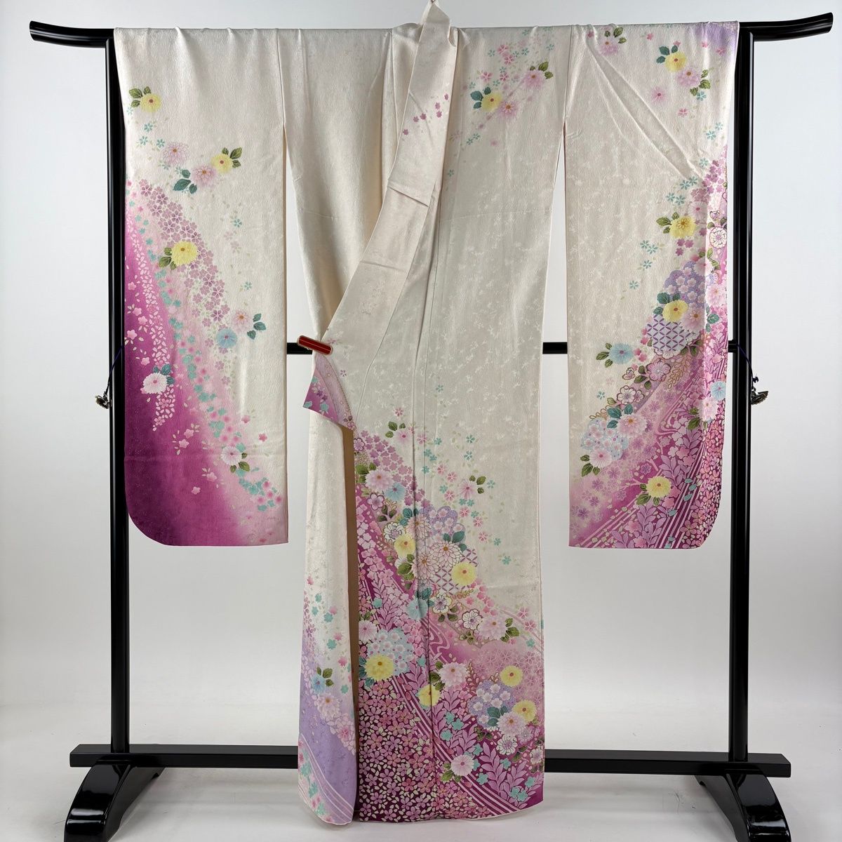 美品】 振袖 身丈162cm 裄丈66.5cm M 袷 菊 草花 銀通し 箔 クリーム