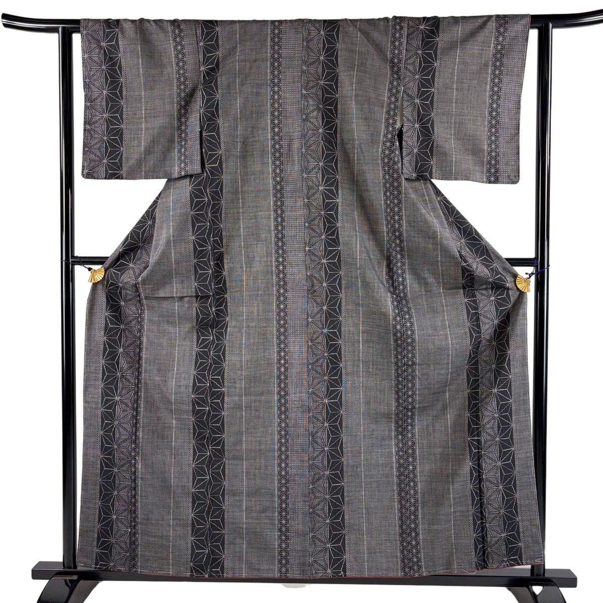 大島紬 美品 逸品 身丈160cm 裄丈66cm 正絹 【中古】 美品】 大島紬 身丈160cm 裄丈65.5cm M 袷 斉藤三才 落款あり 証紙あり