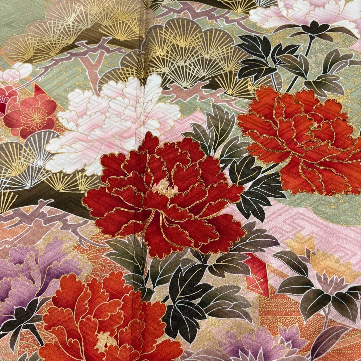 美品】 振袖 身丈165.5cm 裄丈65cm M 袷 牡丹 松梅 金糸 金彩 ピンク