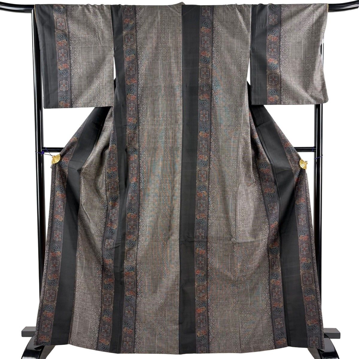 紬 身丈167.5cm 裄丈67.5cm 正絹 秀品 【中古】 紬 身丈167.5cm 裄丈67.5cm L 袷 置賜紬紬 諏訪好風 落款あり 証紙あり