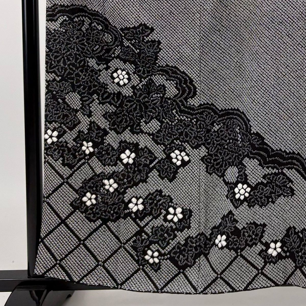 美品】 訪問着 身丈158cm 裄丈64.5cm M 袷 草花 斜め格子 総絞り 黒