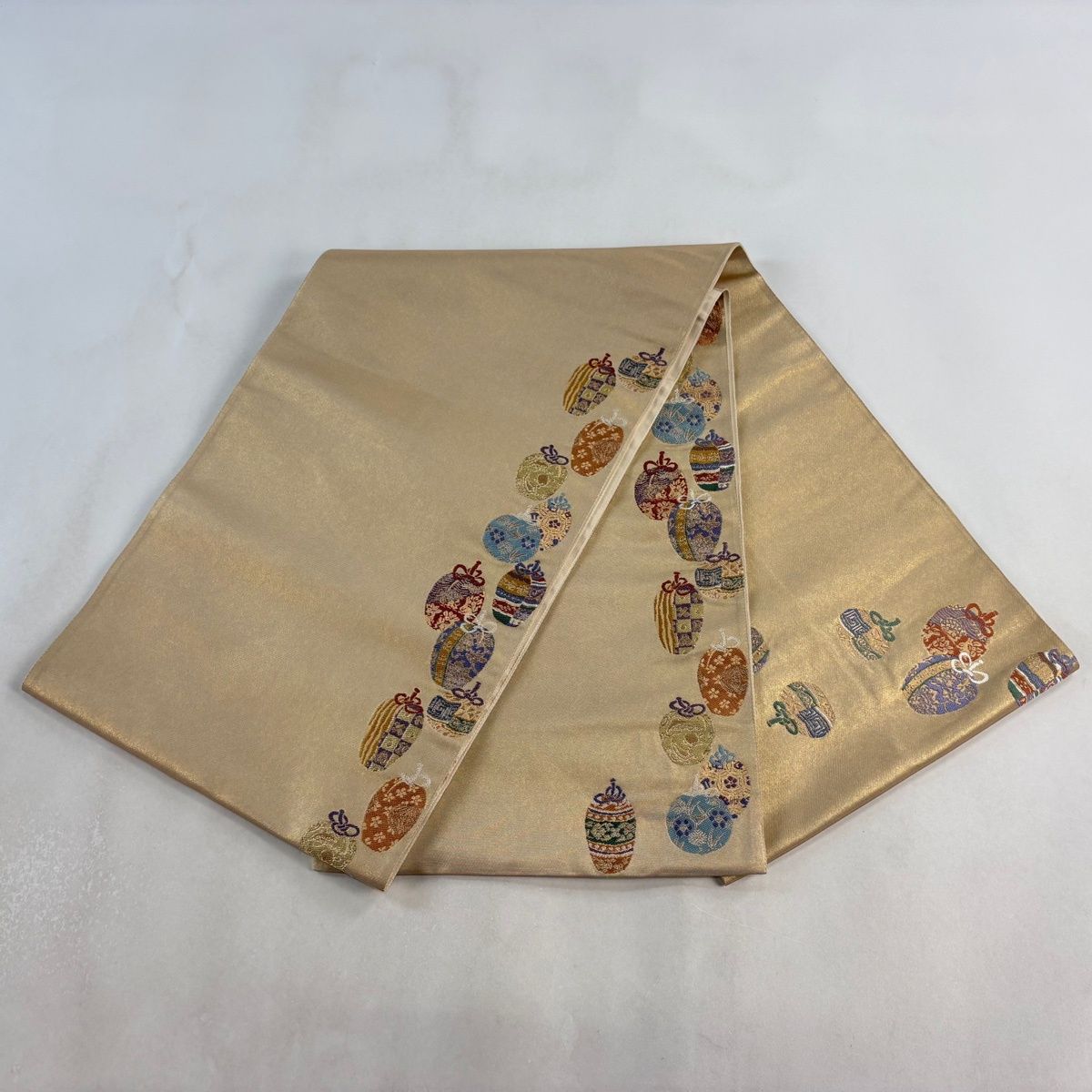 袋帯 秀品 じゅらく 落款 お仕覆 花うさぎ 金糸 刺繍 金色 お太鼓柄