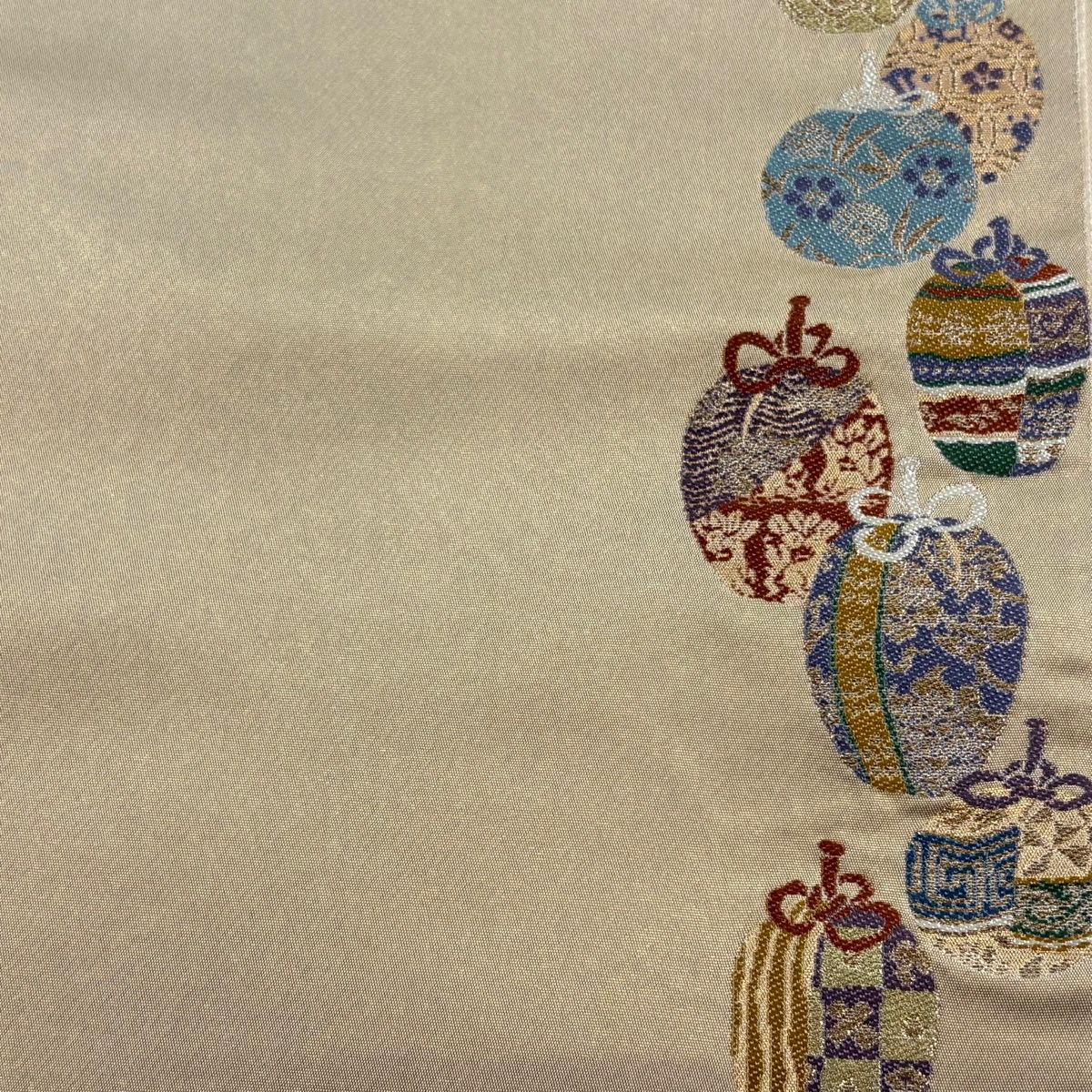 袋帯 秀品 じゅらく 落款 お仕覆 花うさぎ 金糸 刺繍 金色 お太鼓柄