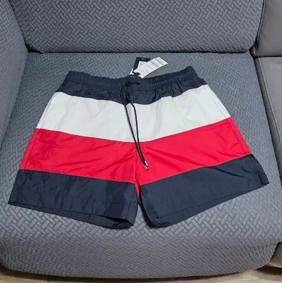 トミーヒルフィガー ビーチ 水着 ハーフパンツ M サイズ 新品