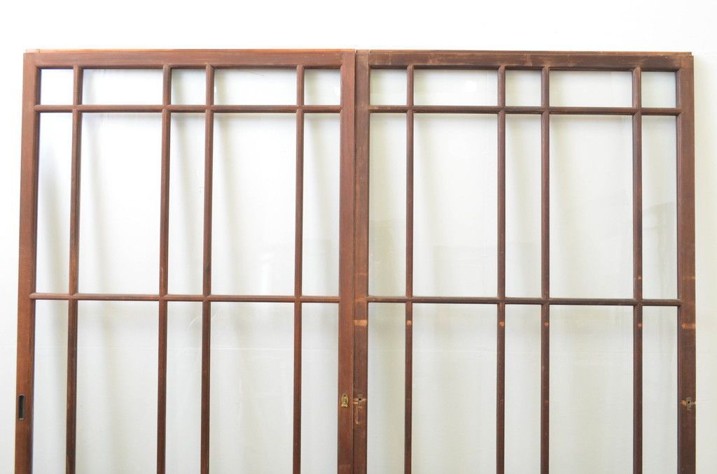 ▼現状販売▼ ガラス戸2枚セット アンティーク建具 昭和初期 大正ロマン 両面面取り 上手物 4～7営業日前後で発送(※修理加工希望の方3ヶ月程で発送) R-066751
