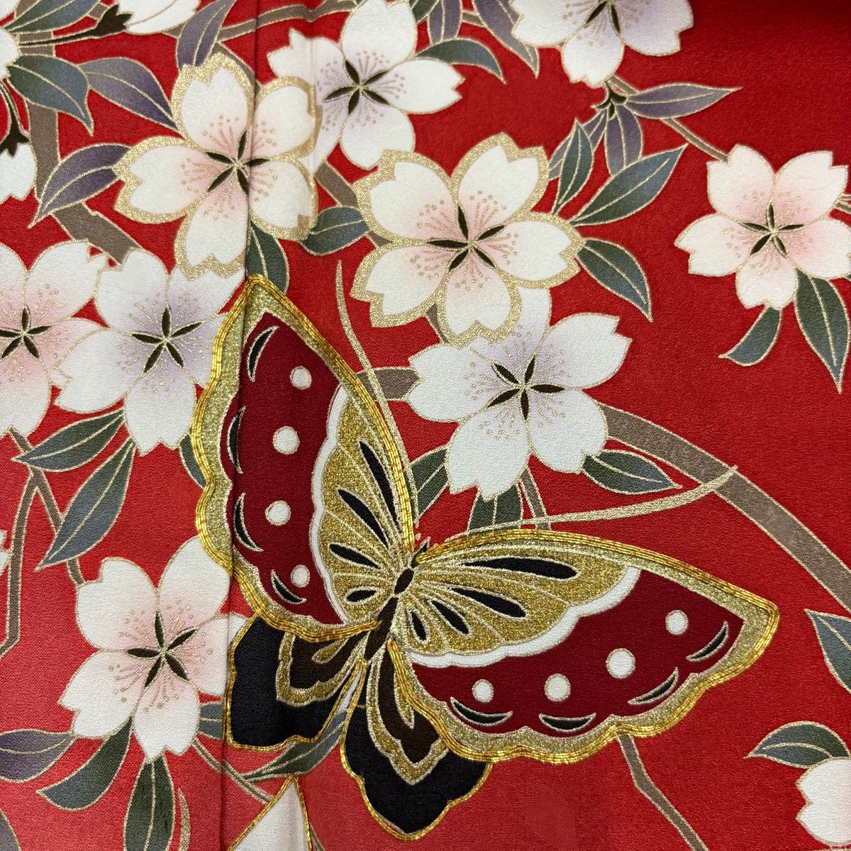 美品】 振袖 身丈162cm 裄丈67cm M 袷 蝶 桜 金糸 金彩 赤 正絹 秀品