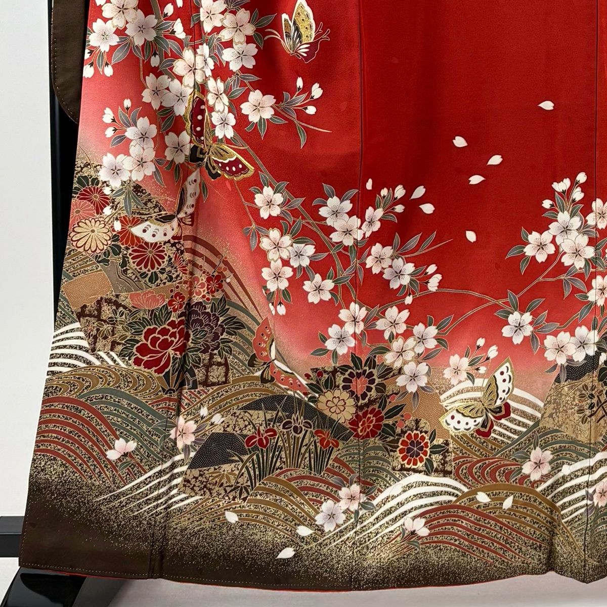 美品】 振袖 身丈162cm 裄丈67cm M 袷 蝶 桜 金糸 金彩 赤 正絹 秀品