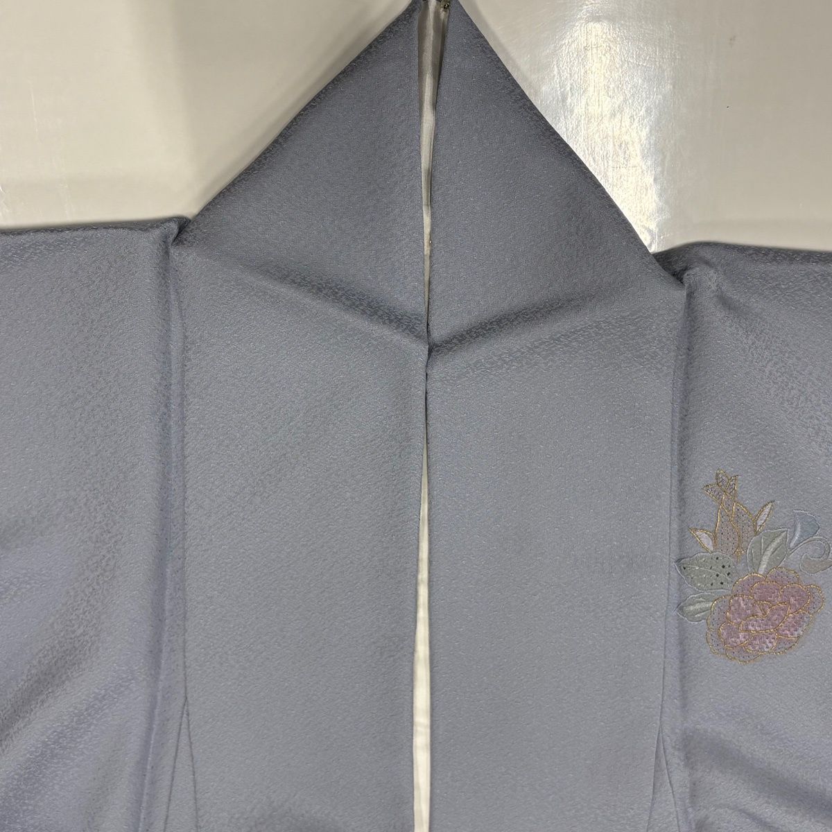 付下げ 身丈157.5cm 裄丈63cm 正絹 名品 【中古】 付下げ 身丈157cm 裄丈65cm M 袷 草花 刺繍 金糸 薄紫 正絹 秀品