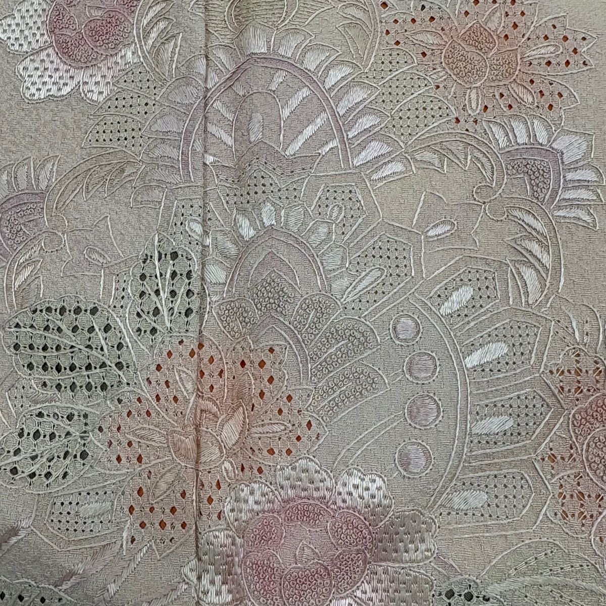 美品】 付下げ 身丈160cm 裄丈65cm M 袷 草花 刺繍 薄オレンジ 正絹 秀