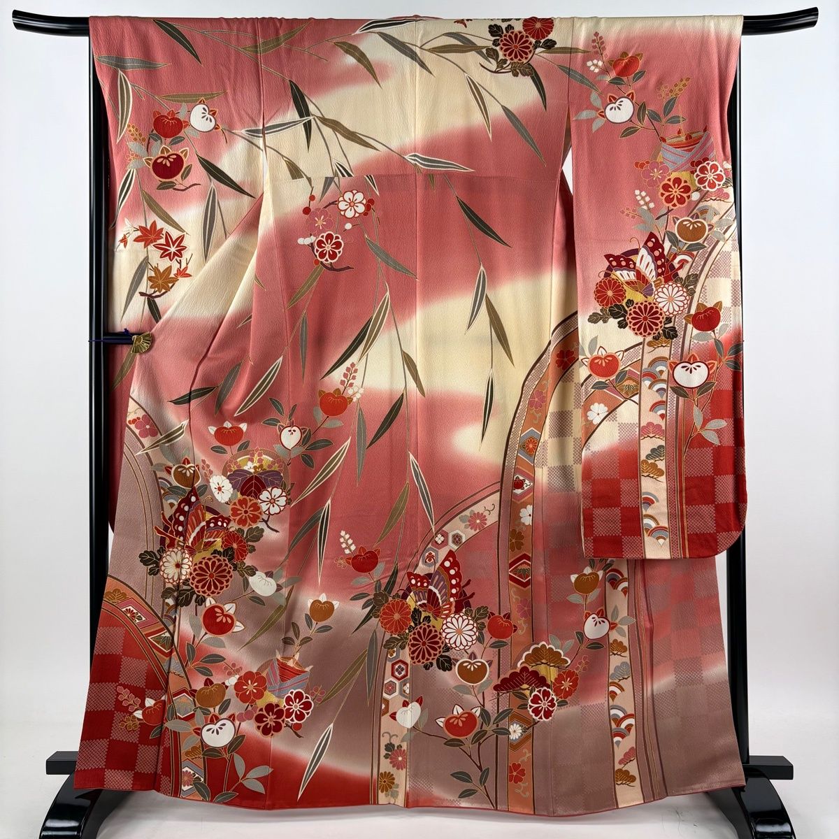 振袖 美品 秀品 身丈165.5cm 裄丈63cm 正絹 【中古】 美品】 振袖 身丈165.5cm 裄丈65cm M 袷 牡丹 松梅 金糸 金彩 ピンク
