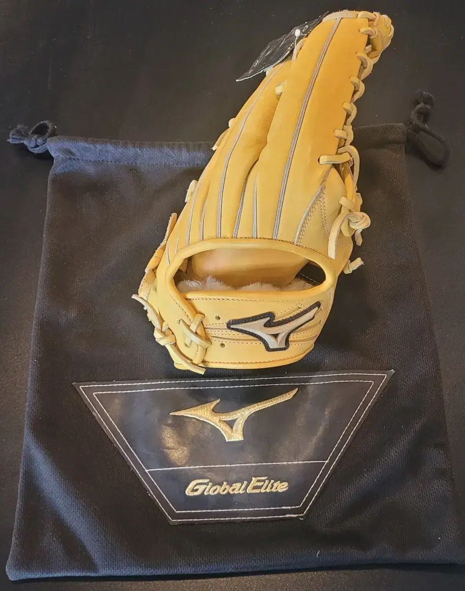 ミズノ グローバル エリート 限定モデル グローブ 外野用 未使用 靴 出品 48,197円