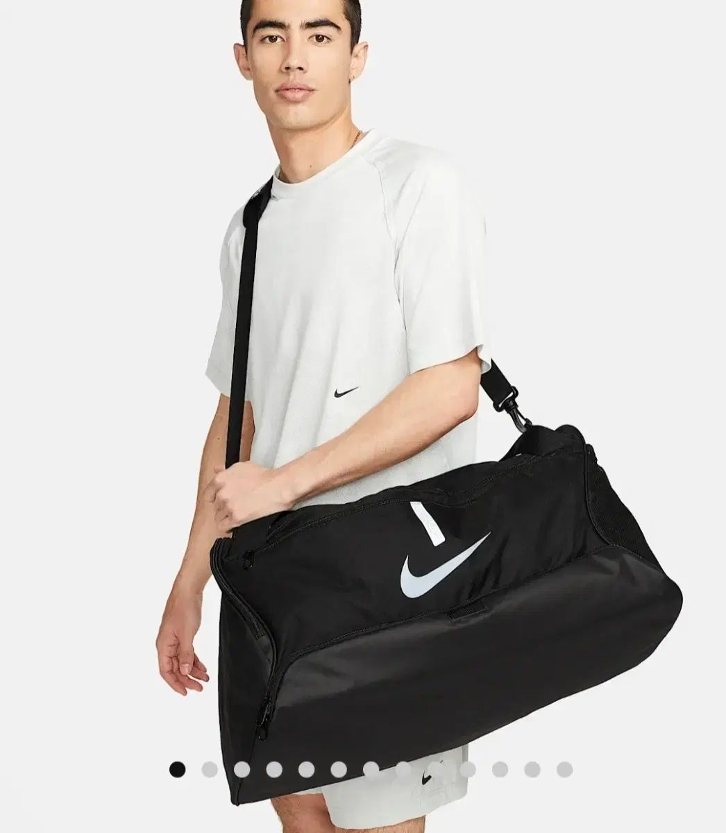 ナイキ ブラック ダッフルバッグ 60L