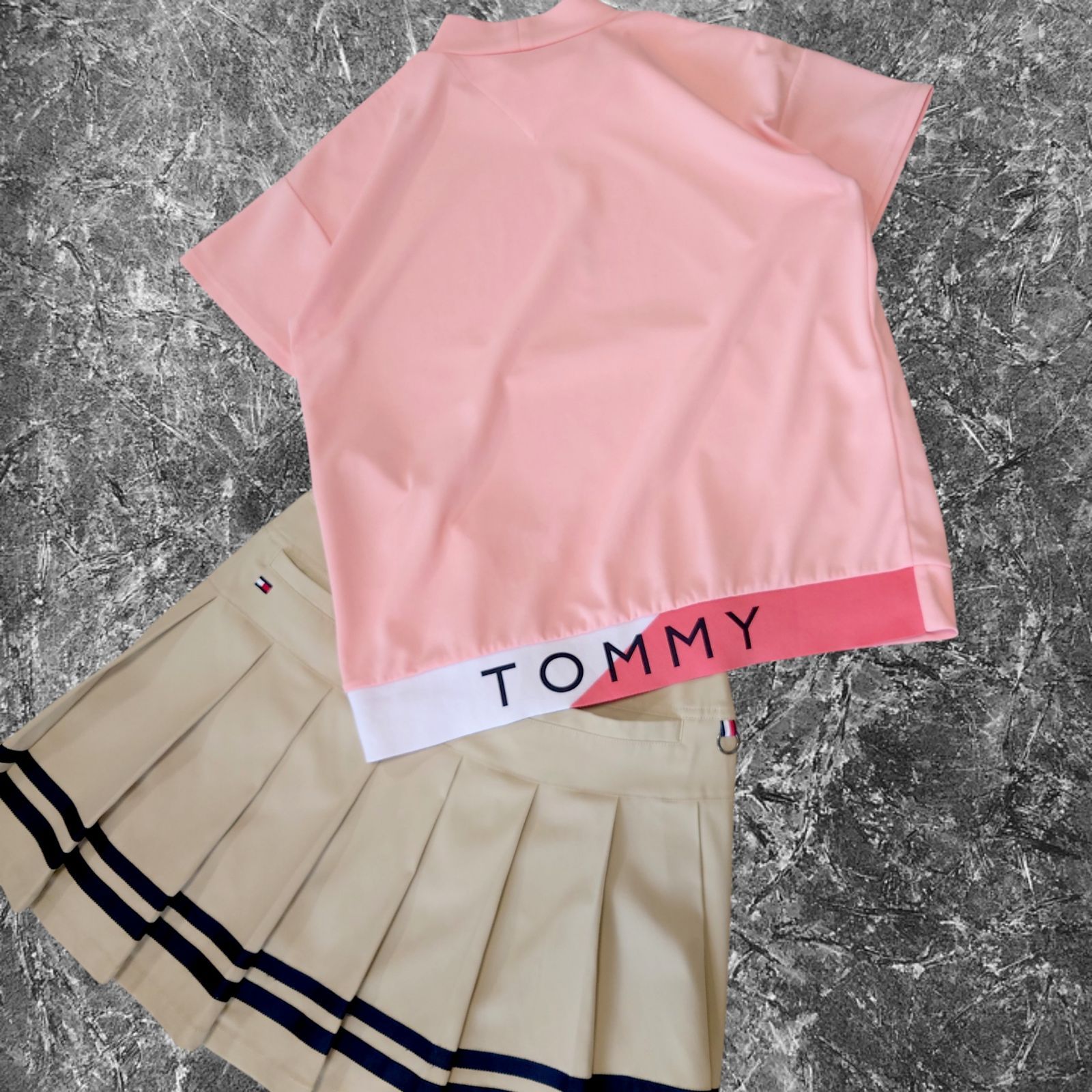 上下セット TOMMY HILFIGER GOLF セットアップ モックシャツ プリーツスカート モックネック ゴルフシャツ ゴルフスカート ピンク ベージュ 半袖 デカロゴ レディース ゴルフウェア