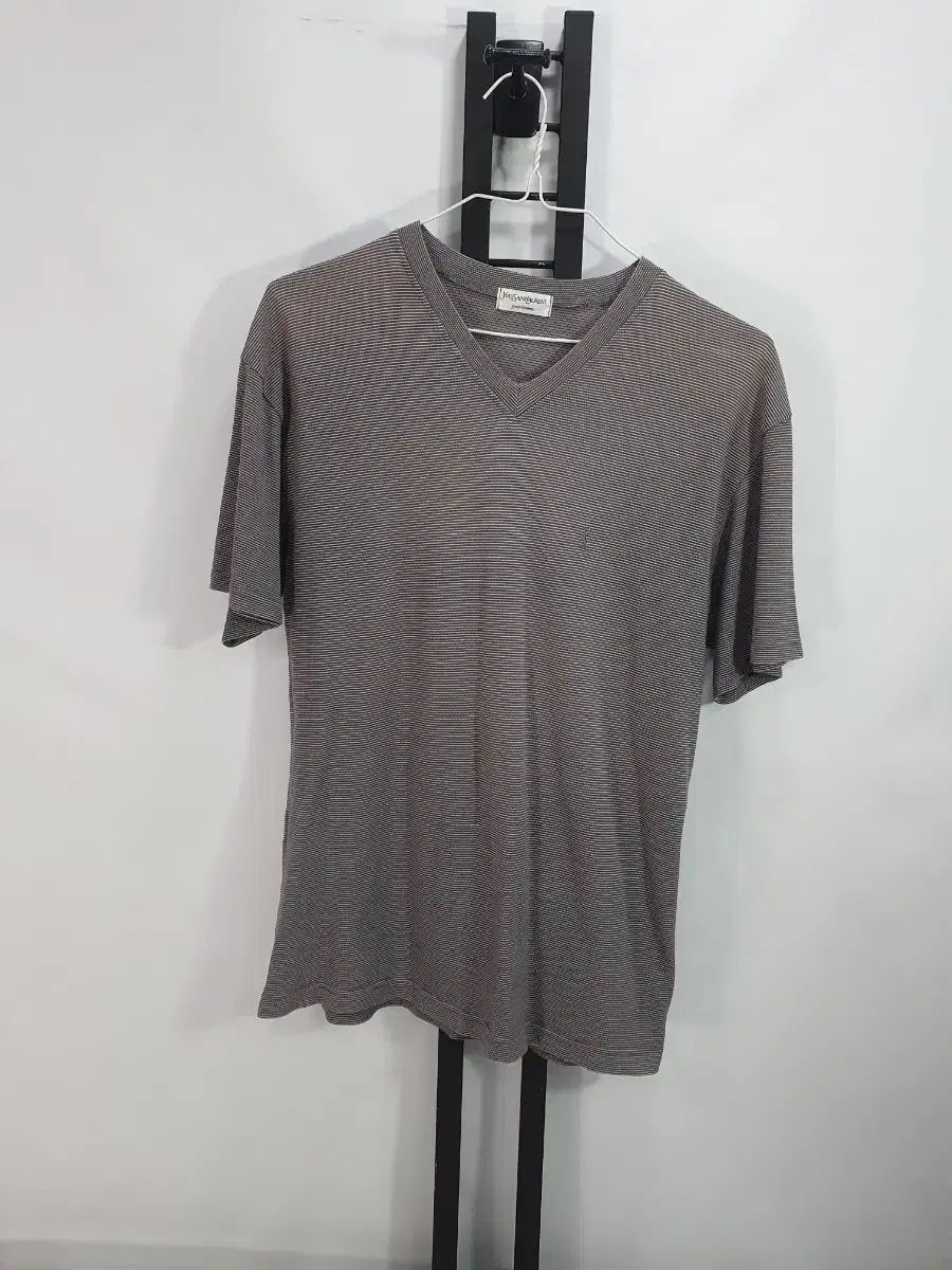 YVES SAINT LAURENT イヴ・サンローラン 半袖Tシャツ Vネック-買い物