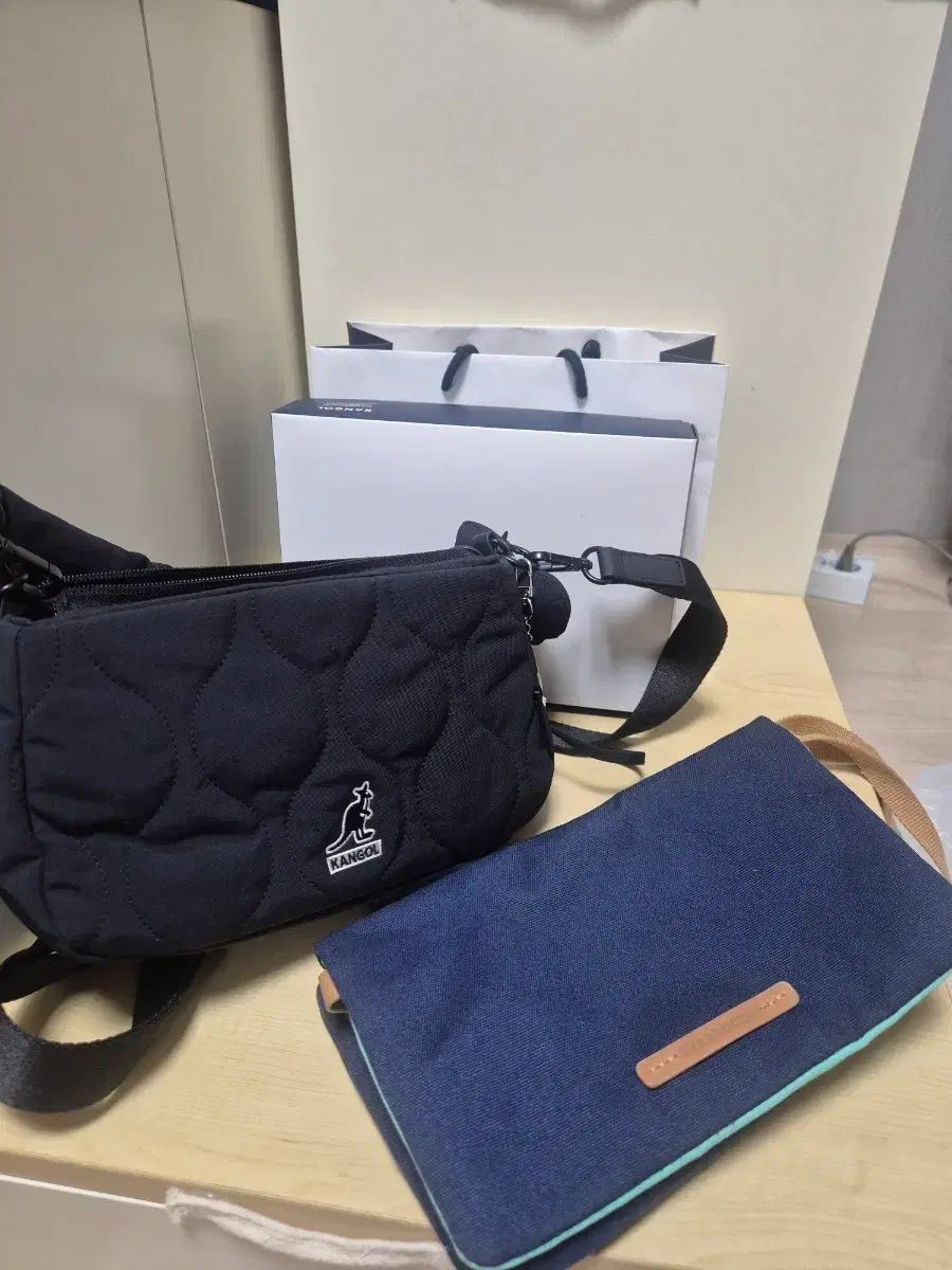 カンゴール キルティング クロスバック ブラック + Starbucks ネイビー ポーチ