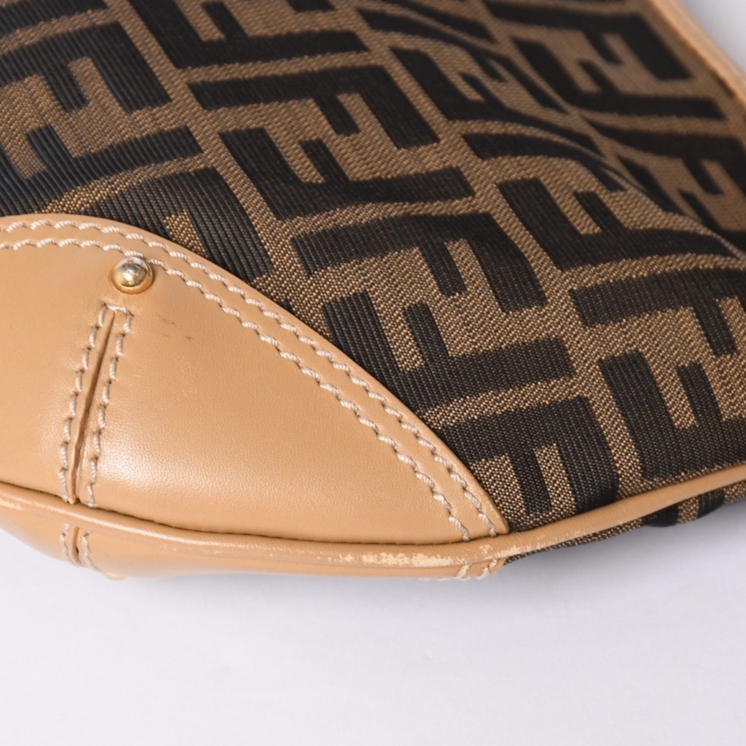 FENDI フェンディ ズッカ ダークブラウン ゴールド金具 キャンバス /レザー ショルダーバッグ メッセンジャーバッグ レディース 601557 【中古】 FENDI（フェンディ） ズッカ ショルダーバッグ キャンバス レザー