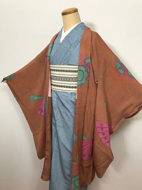 【中古】Sサイズ 羽織 正絹 曙色地に桧扇模様 アンティーク
