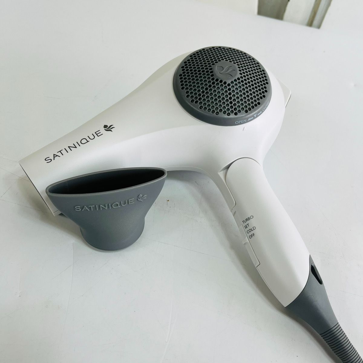 動作良好♪ Amway アムウェイ サテニーク バランスイオン ヘアドライヤー SATINIQUE マイナスイオン 美容 家電 ホワイト グレー