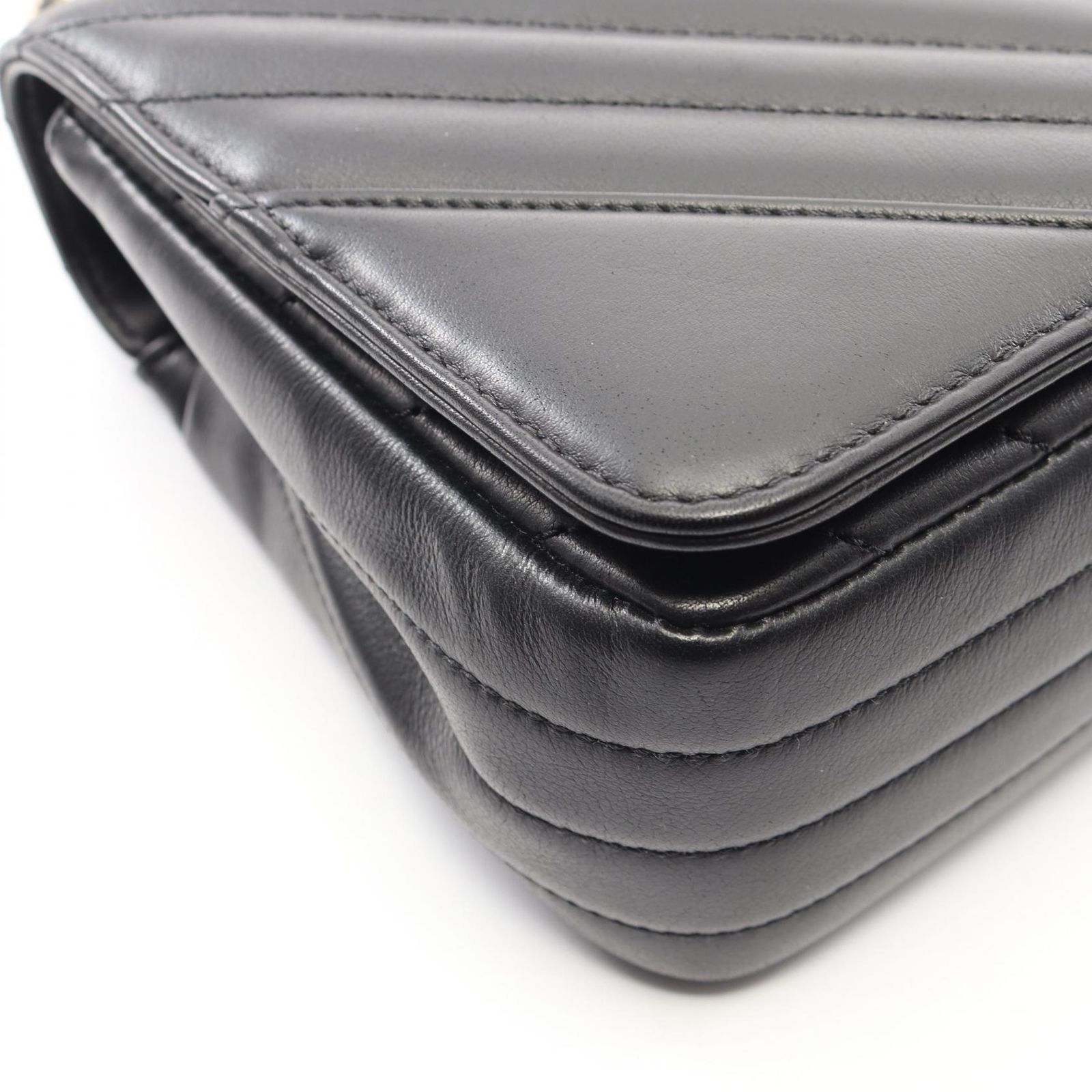シャネル CHANEL シェブロン Vステッチ Wフラップ ショルダーバッグ バッグ ラムスキン（羊革） レディース ブラック系 【中古】 CHANEL - シャネル CHANEL Vステッチ シェブロン フルフラップ