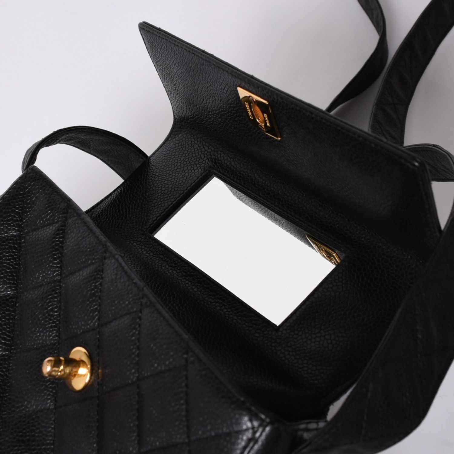 CHANEL シャネル ショルダーバッグ 4番台 ココマーク キャビアスキン 