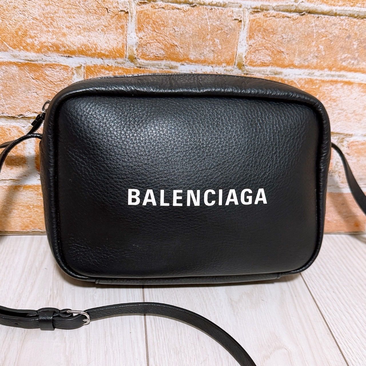美品) BALENCIAGA(バレンシアガ)ショルダーバッグ エヴリデイ カメラ 