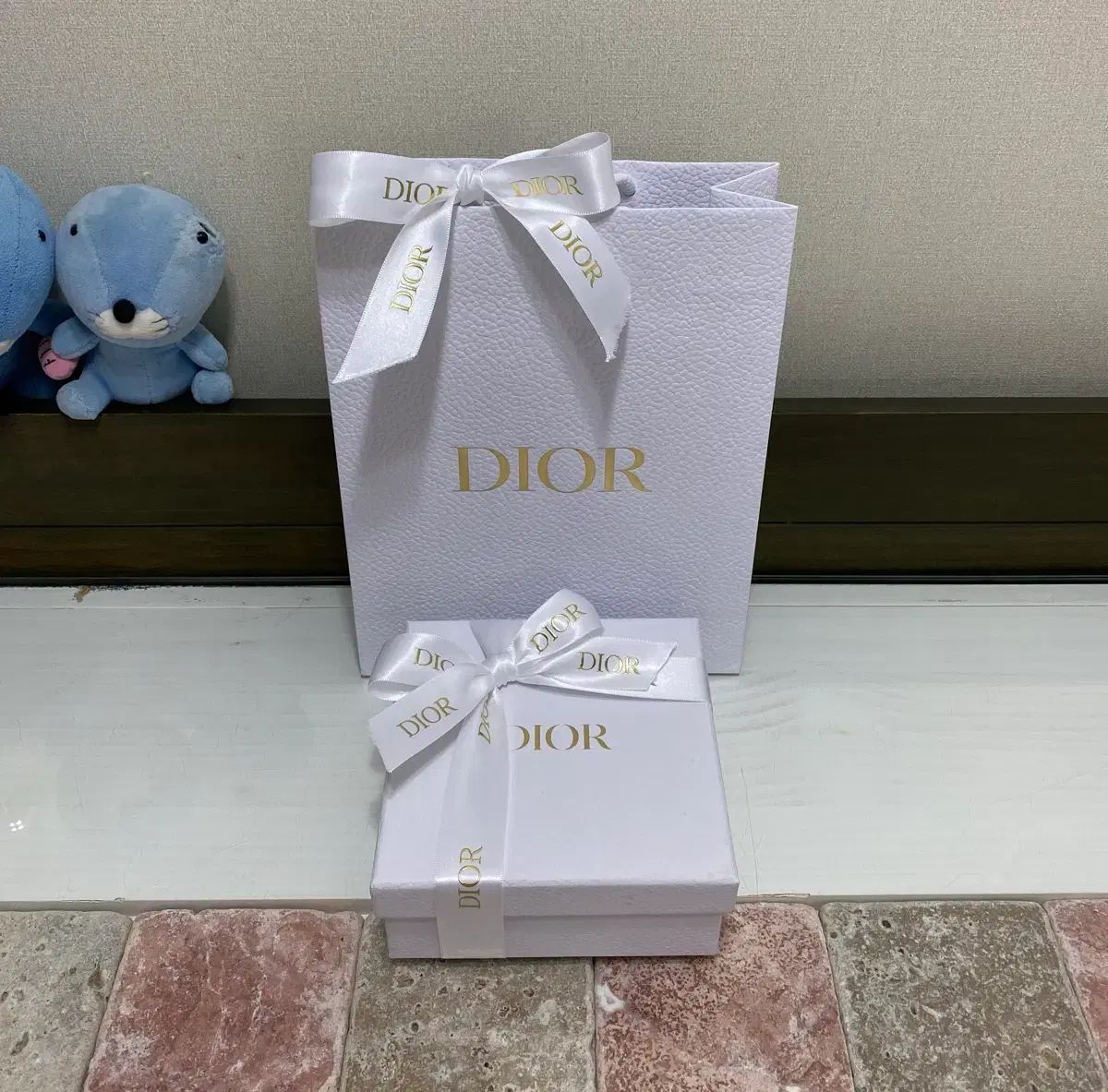 Dior 財布 箱付き プレゼント用紙袋 リボン付き Diorギフト袋 赤いリボン付き ショッパー ギフトボックス ショップ袋
