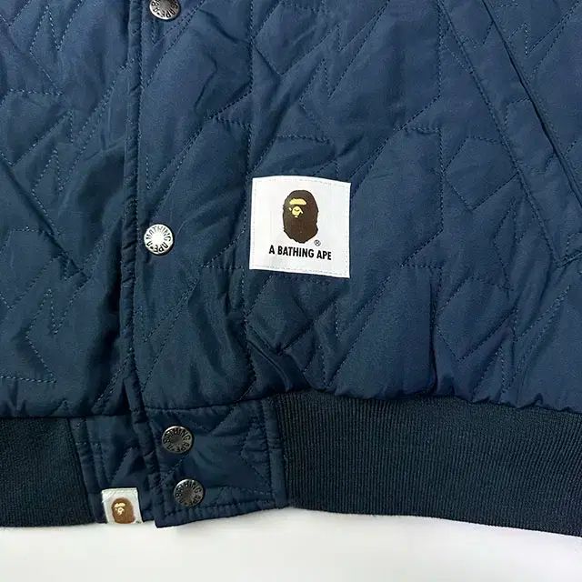 A BATHING APE スタジャン リバー シブルジャケット　Mサイズ BAPE 22SS ベイシングエイプ リバーシブル スタジャン - メルカリ