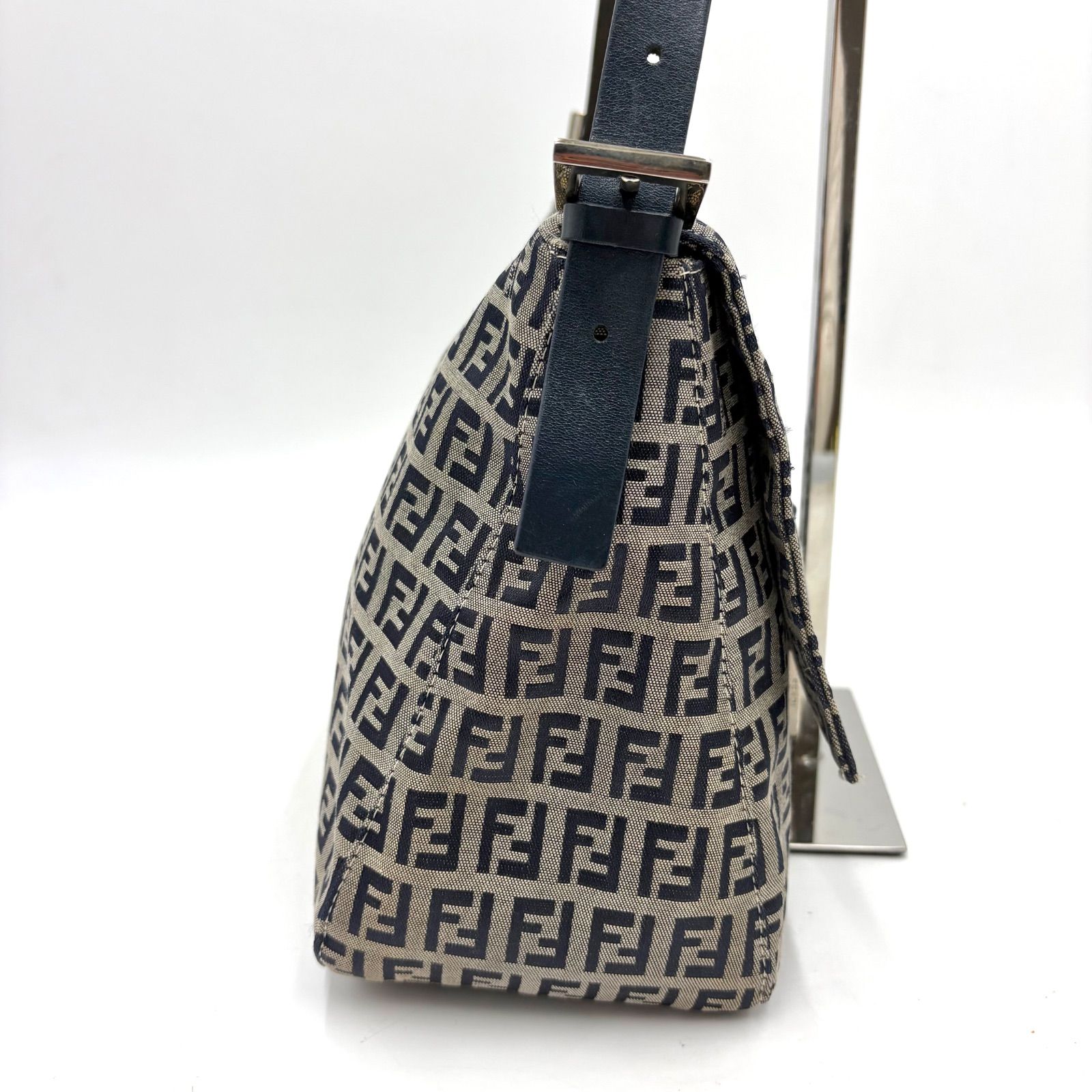 【極美品・人気柄】FENDI フェンディ マンマバケット柄 ラッピー スカーフ FENDI（フェンディ） ラッピー スカーフ ツイリースカーフ リボン