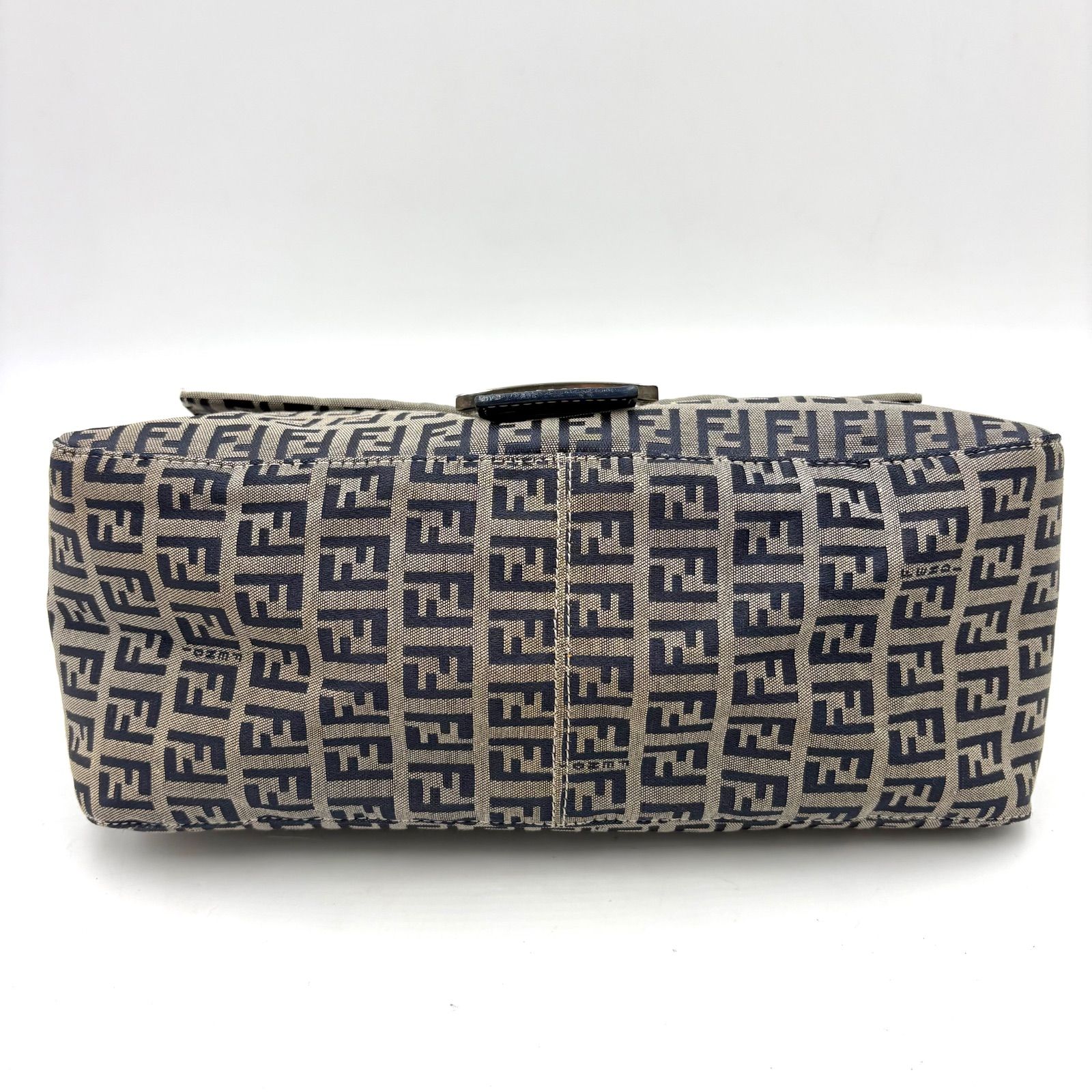 FENDI】マンマバケット ズッキーノ柄 ネイビー FF銀金具 【公式通販】