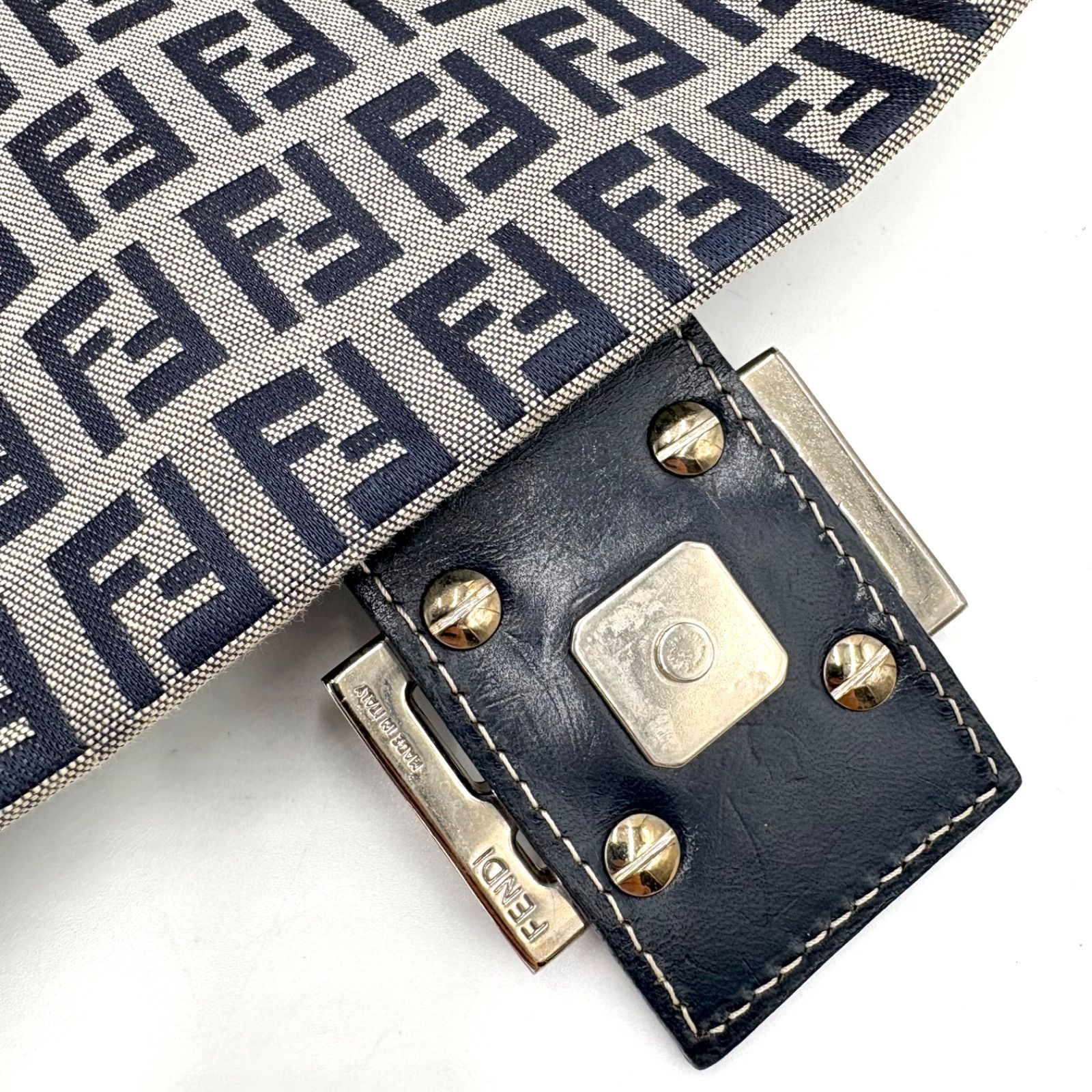 美品　フェンディ ズッキーノ　折り財布　マンマバケット　ダブルホック　キャンバス FENDI】マンマバケット ズッキーノ柄 ネイビー FF銀金具 【公式通販】