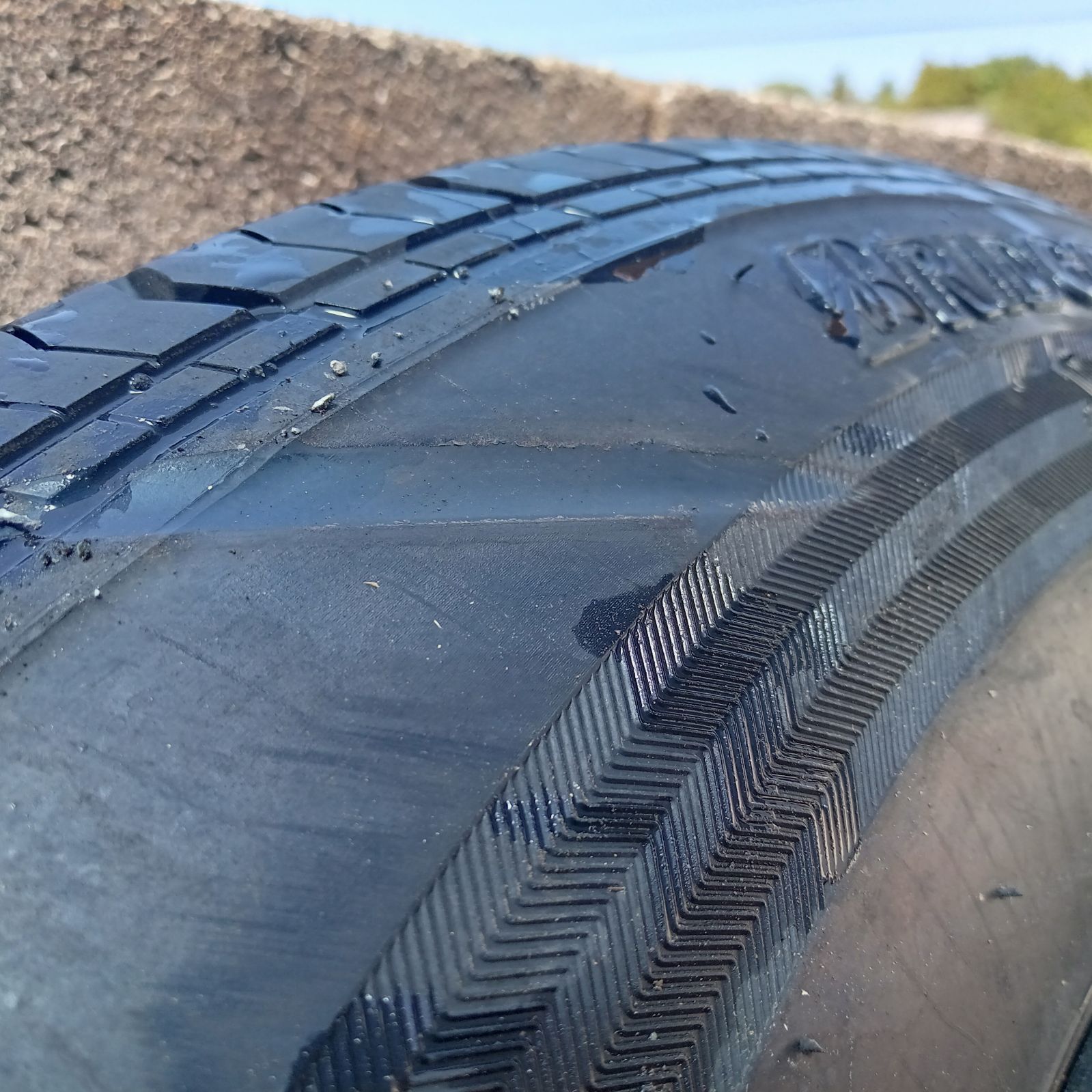 バリ溝】ブリヂストン ECOPIA RD613 195/80R15 LTタイヤ 1本 - メルカリ バリ溝】ブリヂストン ECOPIA RD613 195/80R15 LTタイヤ 1本 - メルカリ