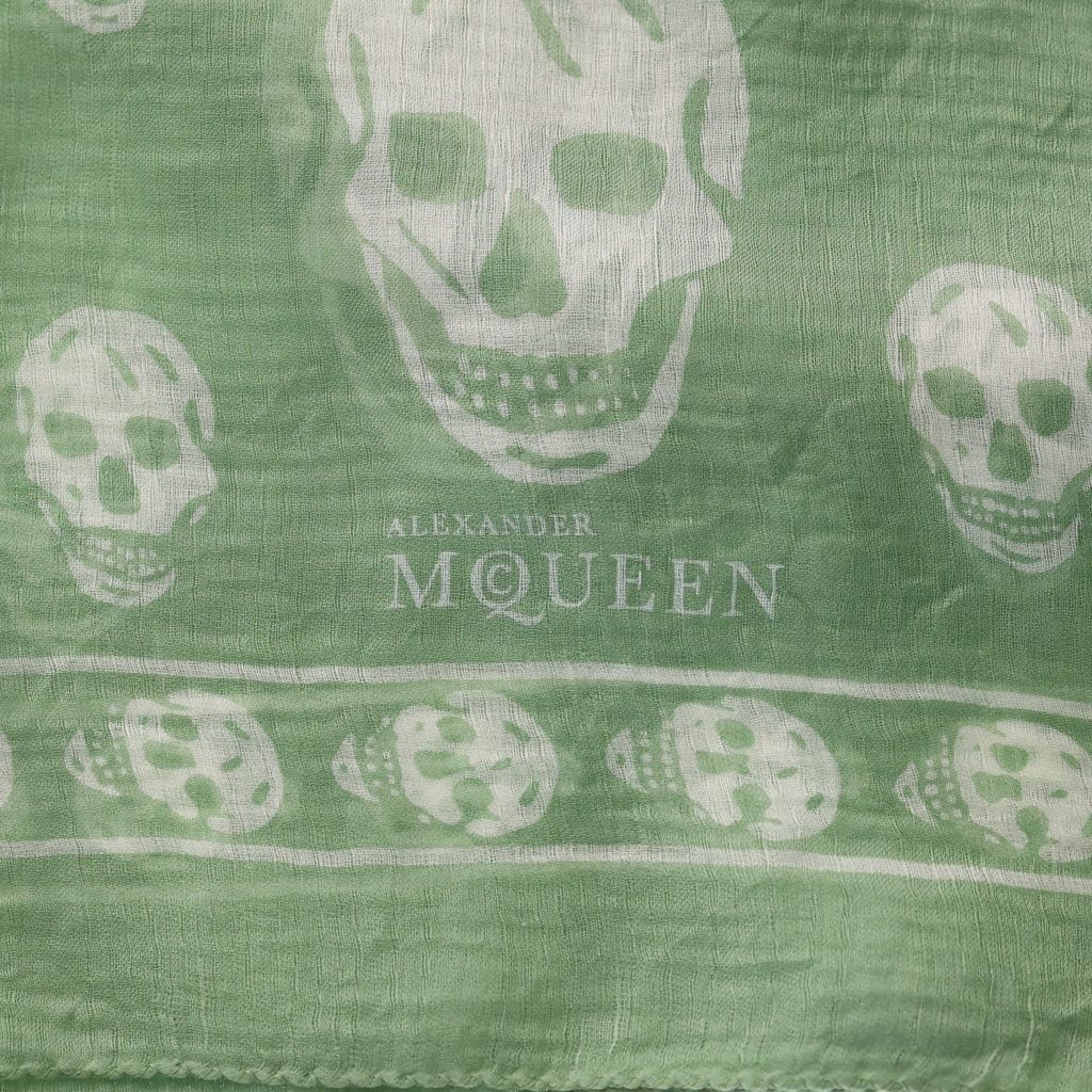 アレキサンダーマックイーン 新品未使用 130センチ 大判 スカーフ シルク Alexander McQueen (アレキサンダーマックイーン) Skull Silk Scarf