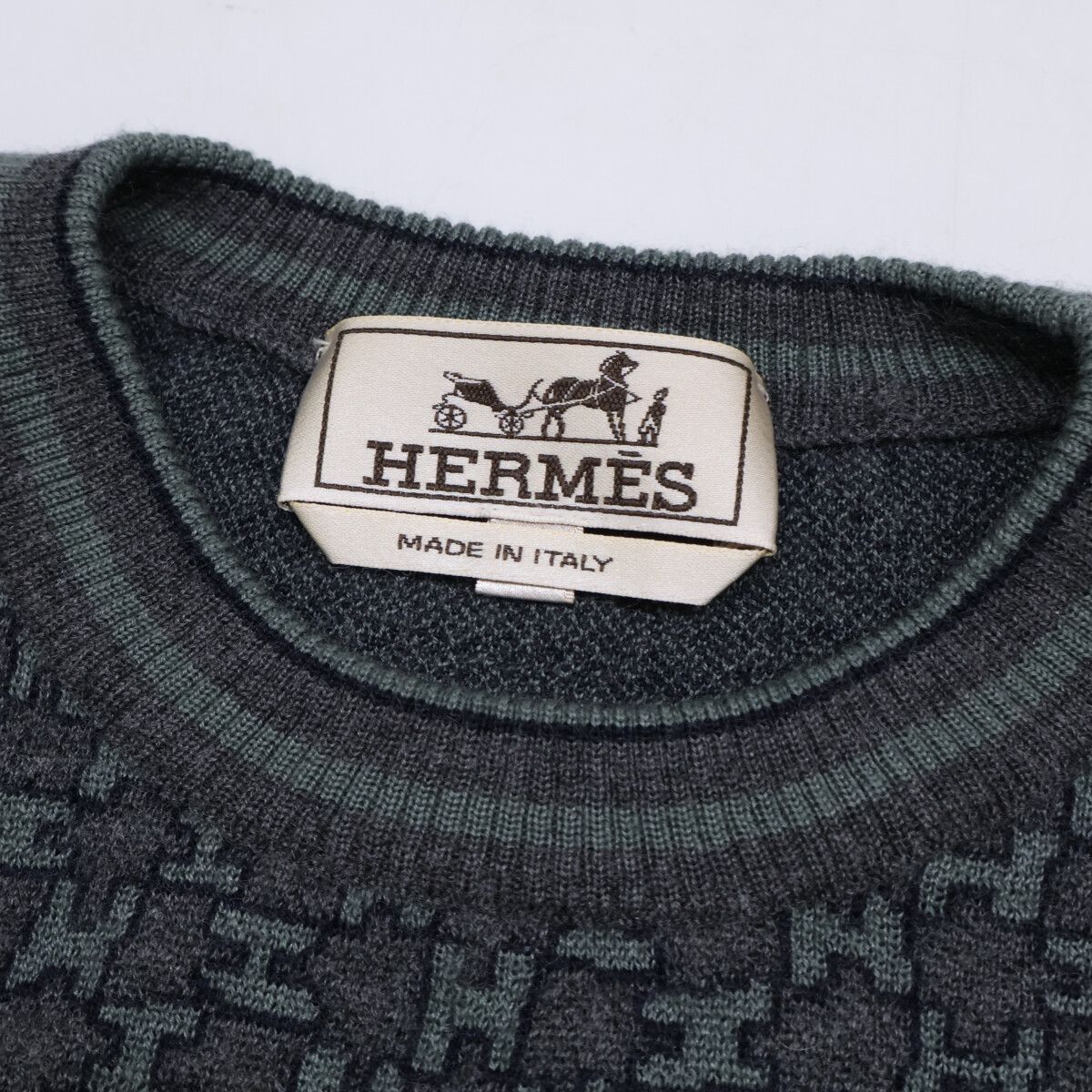 HERMES シルク混 Hロゴ ニット エルメスを象徴するレザーを筆頭に、異素材使いが冴える──特集