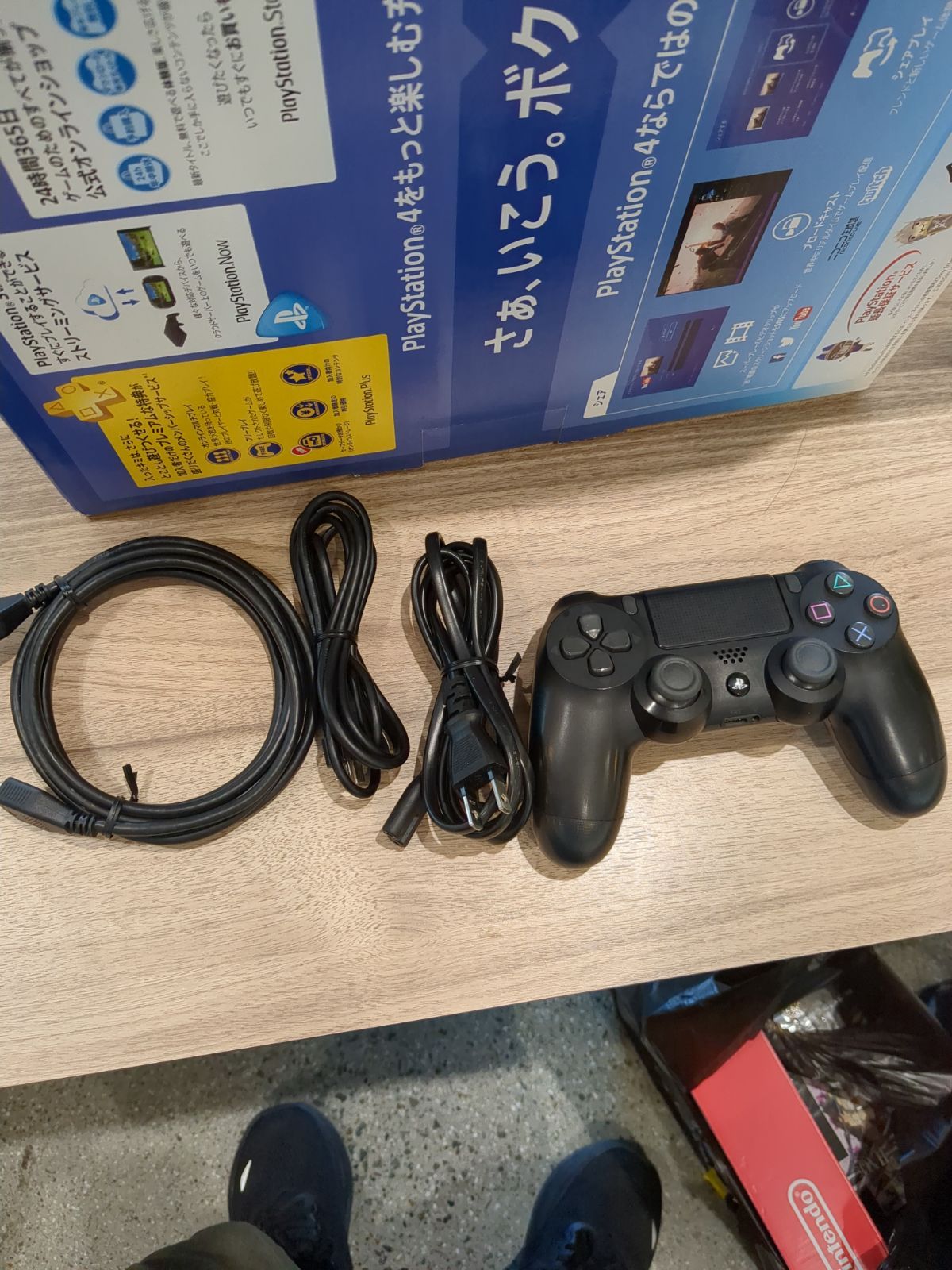 動作良好】PS4 CUH-2000A 本体 箱付き 内箱・イヤホン欠品