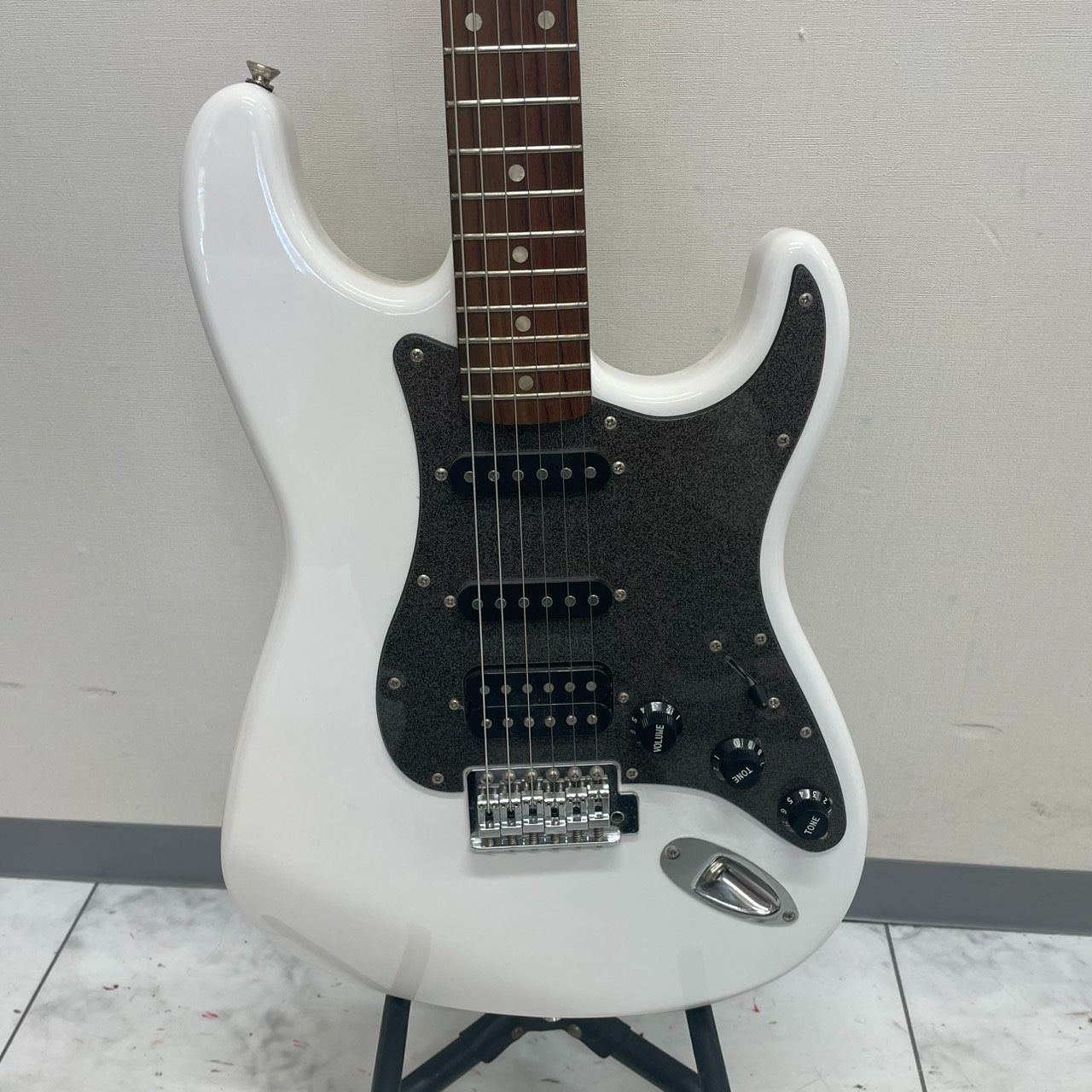 □Febder Squier スクワイヤー ストラトキャスター ホワイト エレキ