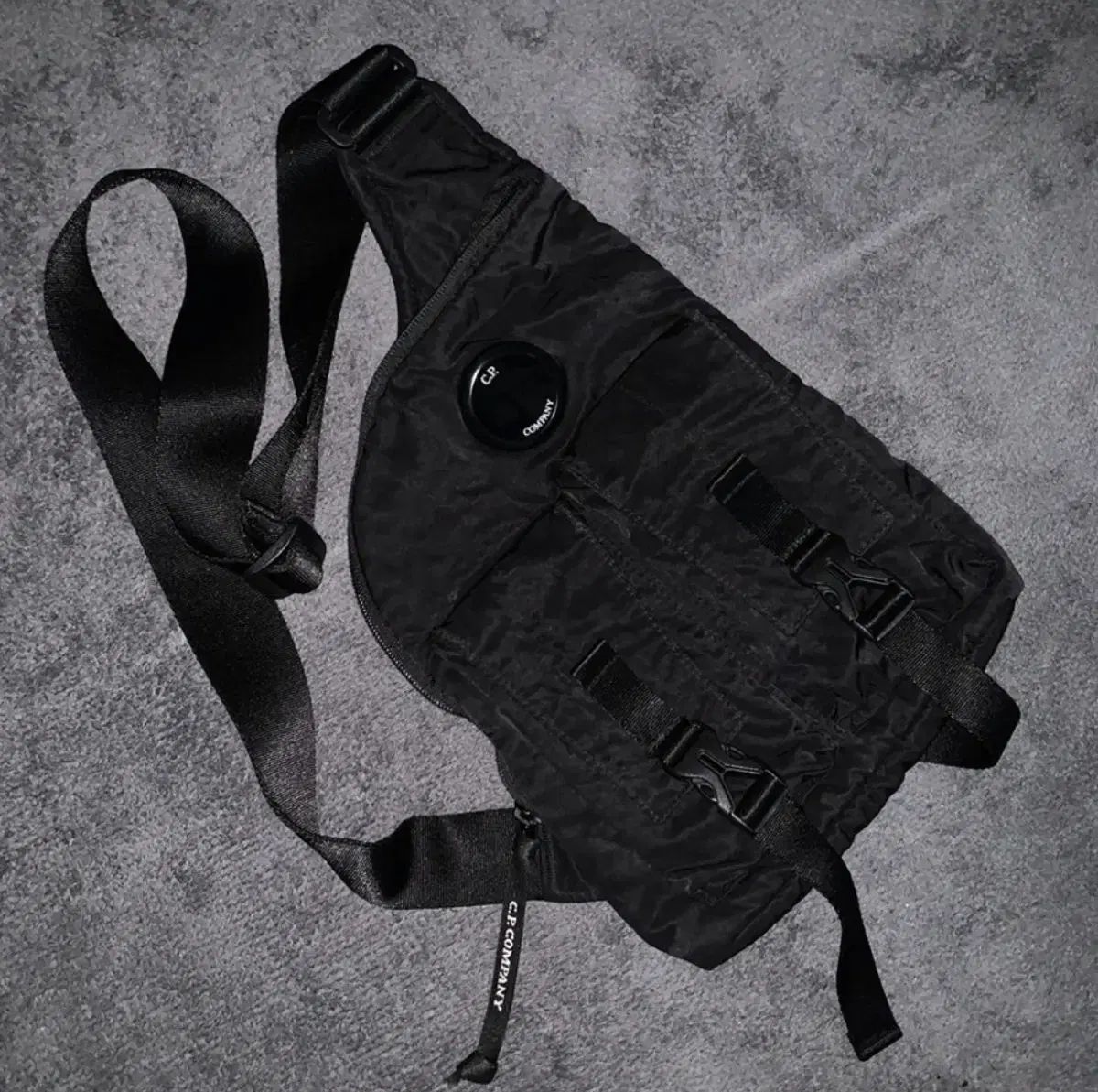 C.P. COMPANY シーピーカンパニー ナイロン スリングバック