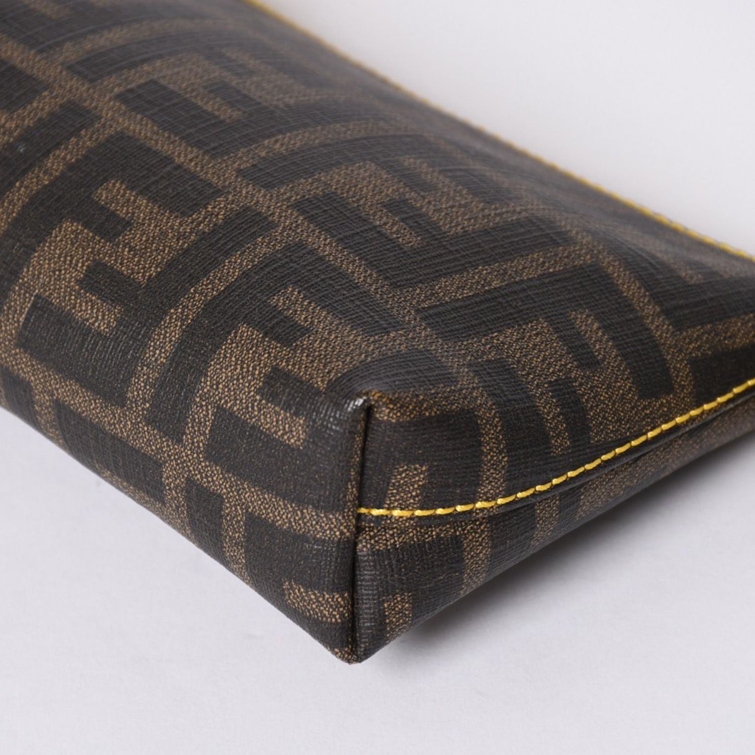FENDI フェンディ アクセサリーポーチ チェーンポーチ 8BR592 PVC