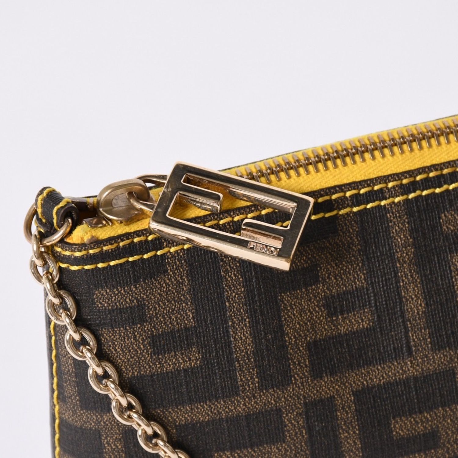FENDI フェンディ アクセサリーポーチ チェーンポーチ 8BR592 PVC