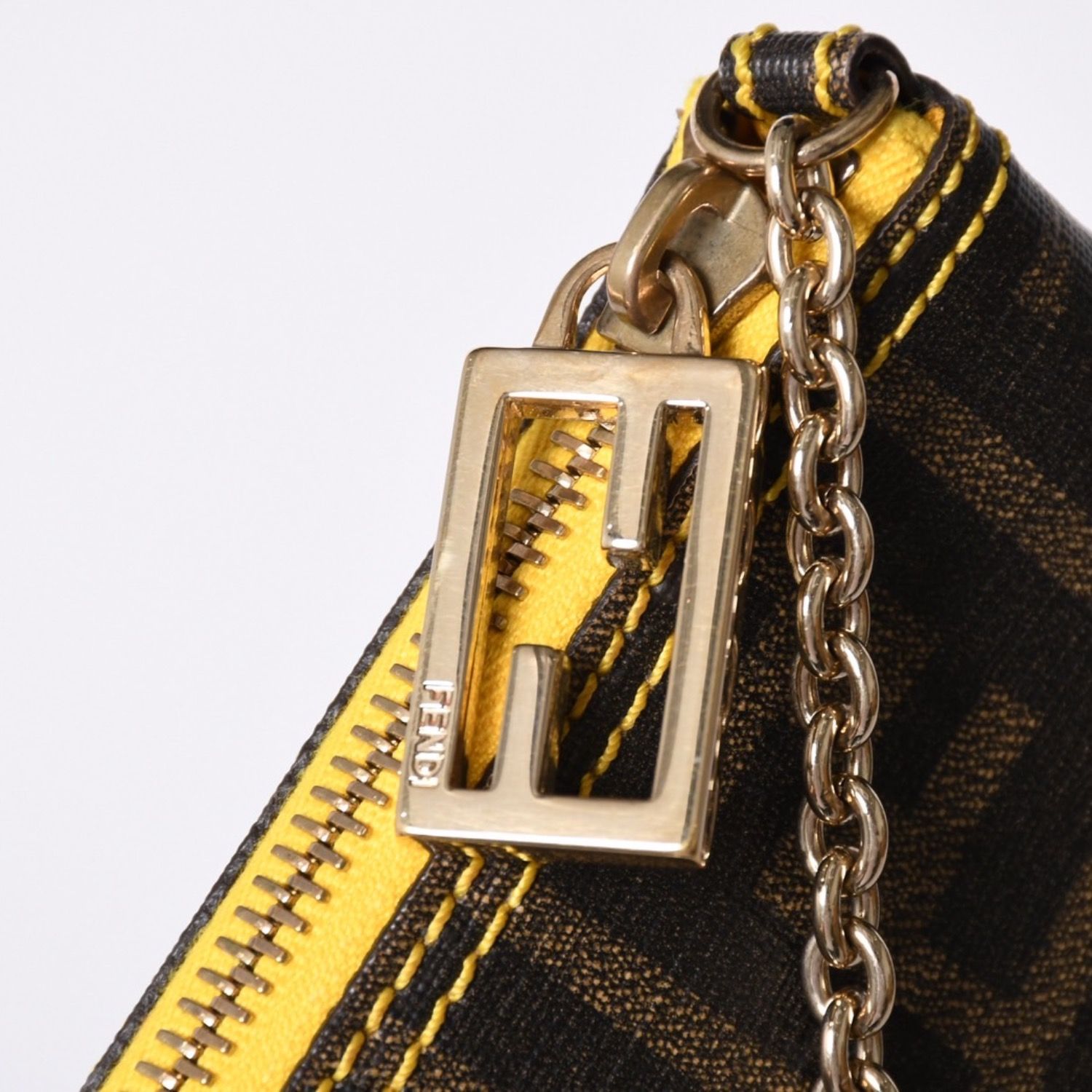 FENDI フェンディ アクセサリーポーチ チェーンポーチ 8BR592 PVC