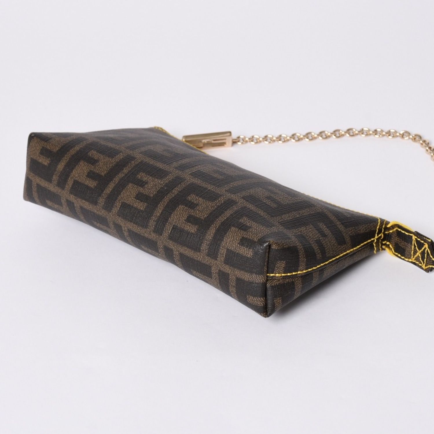 FENDI フェンディ アクセサリーポーチ チェーンポーチ 8BR592 PVC
