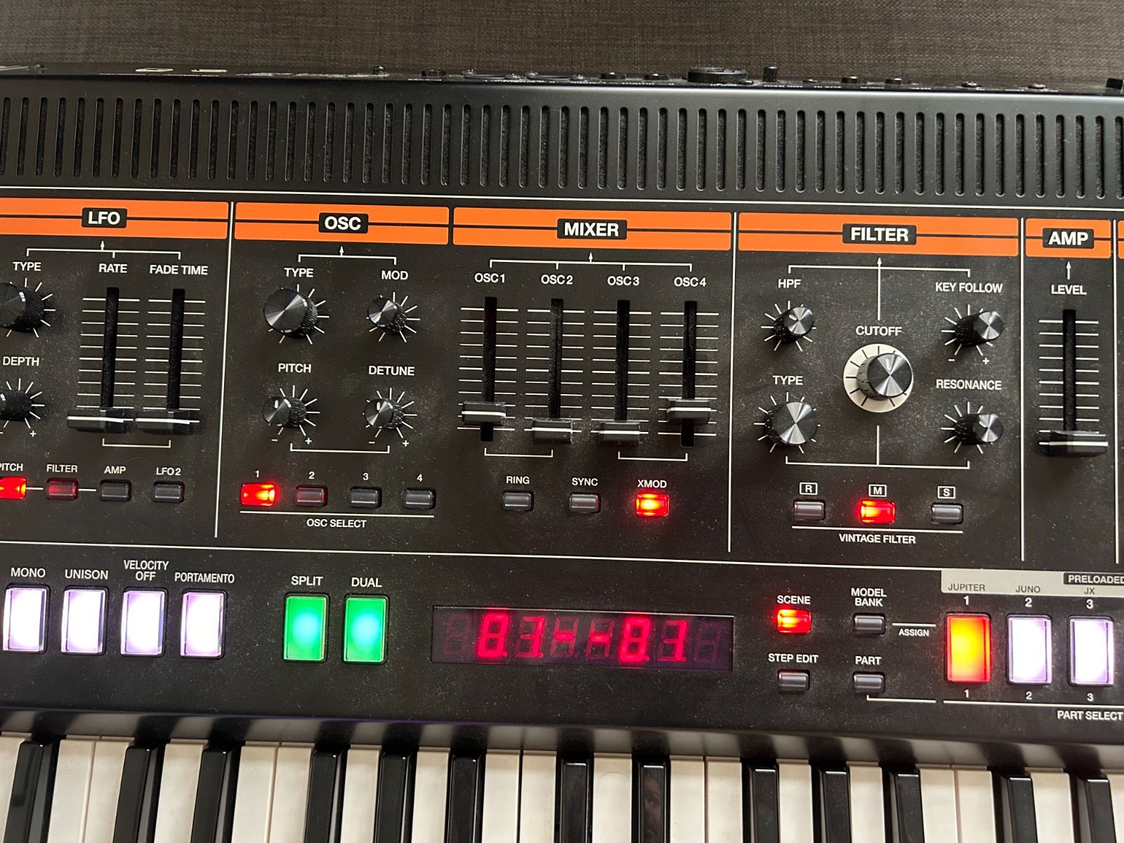 Roland Jupiter-X 61鍵 シンセサイザー（美品／スタンド付き） - メルカリ