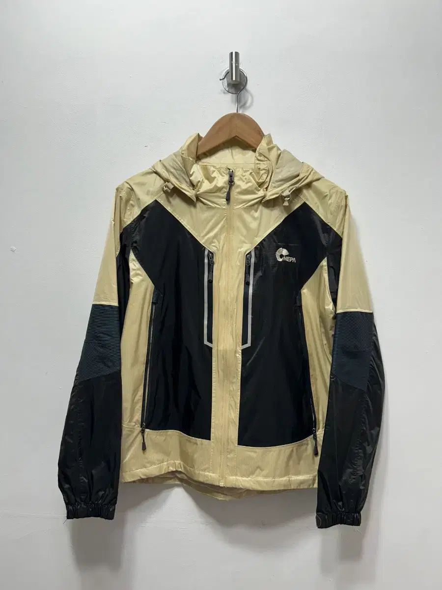 NEPA ウィンドブレーカー ジャケット ベージュ/ブラック アウター 105サイズ