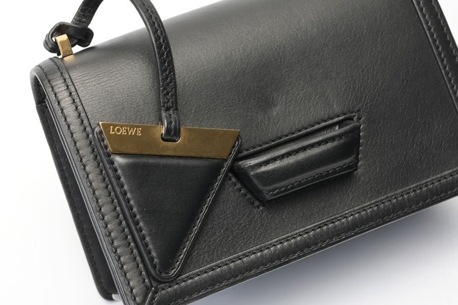 LOEWE ロエベ バルセロナ レザー フラップ ショルダーバッグ ゴールド金具 ブラック LOEWE（ロエベ） 中古 斜め掛け ショルダーバッグ レディース ブランド